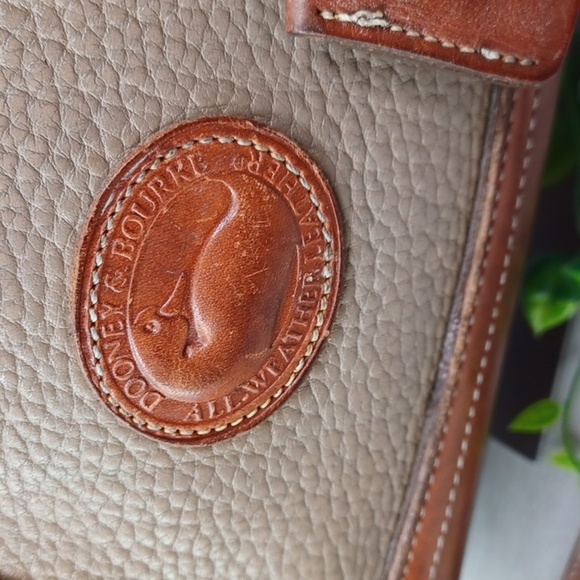 Dooney & Bourke Pre-tag Vintage Doctor Bag Satchel - Picture 3 of 16